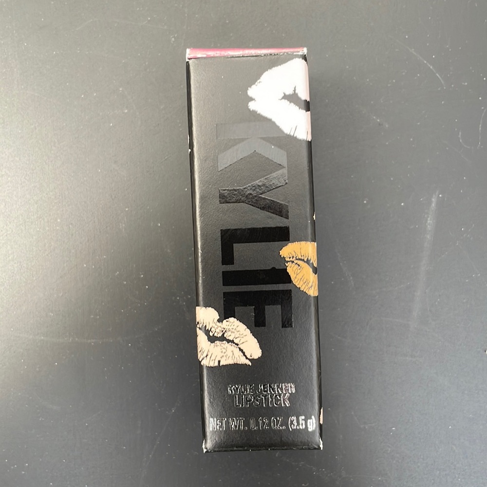 PASSION CRÈME LIPSTICK KYLIE COSMETICS